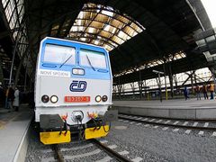 Společně s rekonstruovanou částí nádraží bylo slavnostně zahájeno Nové spojení, které se týká pěti pražských obvodů.