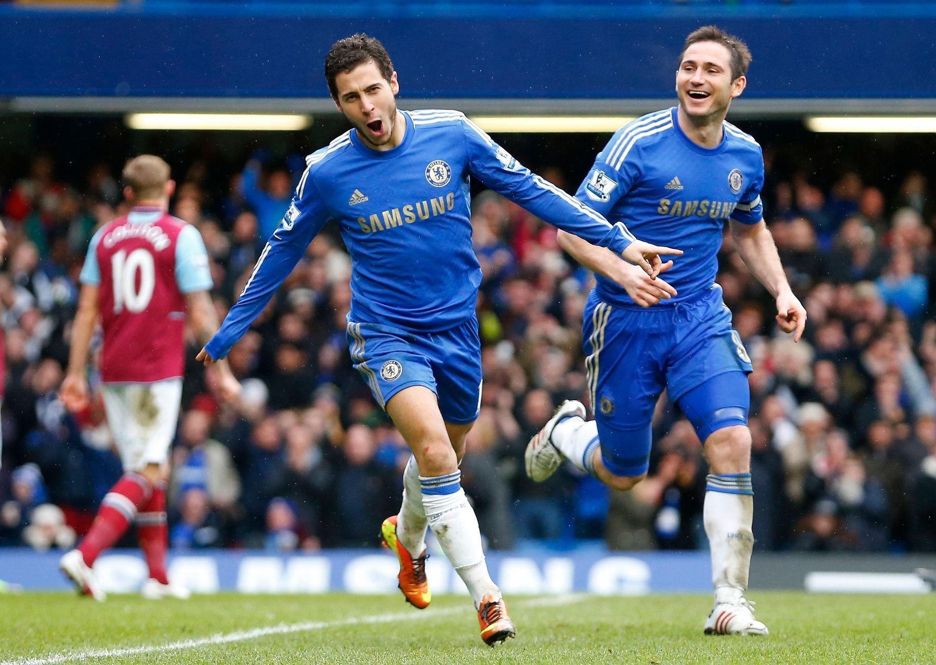 Eden Hazard z Chelsea slaví branku do sítě West Hamu