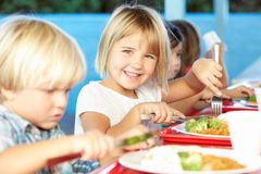 Česko dostane padesátimilionovou dotaci z EU na bezplatné obědy pro děti z chudých rodin