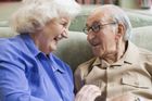 Být důchodcem v Česku je snazší než v USA, říká studie