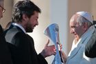 Varujte papeže, finále Ligy mistrů ohrožuje jeho život. František se za Liverpool asi modlit nebude