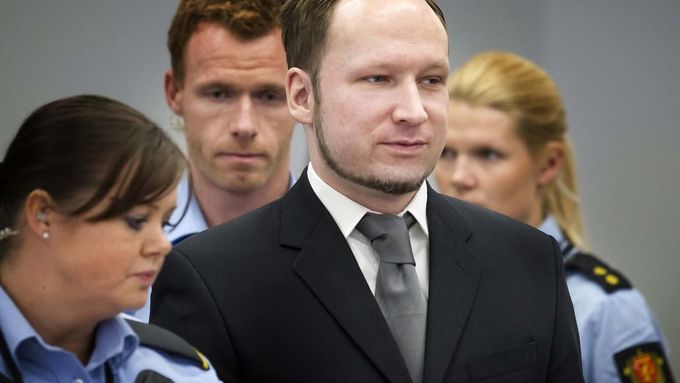 Němí svědci vražd. Co měl na sobě střelec Breivik