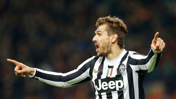 Juventus opět vede italskou ligu s osmibodovým náskokem před AS Řím. Dvěma góly se o to v zápase s Livornem postaral Fernbando Llorente.