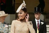 V kloboučku od Alexandera McQueena se objevila na párty Catherine, vévodkyně z Cambridge.