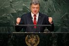 Americký senát schválil půl miliardy a zbraně pro Ukrajinu, ocenil Porošenko
