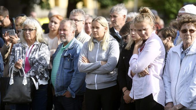 Minuta ticha za oběti útoku ve finském městě Turku.
