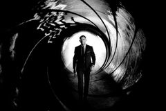 Nová kniha o Bondovi vyjde v září. 007 zestárne