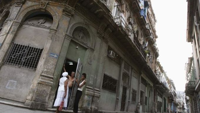 Zchátralé domy v Havaně možná čeká nový, lepší osud (ilustrační foto)