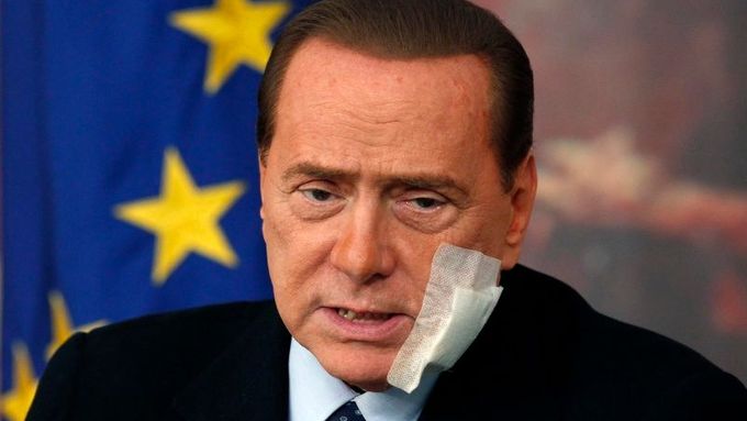 Berlusconi prý stojí v čele rizikové vlády