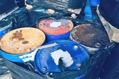 Polská policie zatýkala členy "odpadové mafie", vyváželi nebezpečný odpad i do Česka