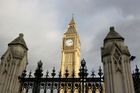 Muž, který útočil v Londýně, byl obviněn z pokusů o vraždu