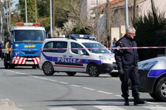 V francouzském Nantes zastřelili policisté mladíka při dopravní kontrole, ve městě vypukly nepokoje