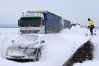 Sněhová kalamita dál blokuje dopravu na východě Evropy