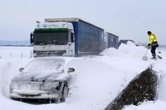 Chaos a stav ohrožení. Maďarsko zavalil sníh
