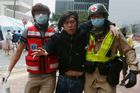 Při nových protestech v Hongkongu zatkla policie tucet lidí
