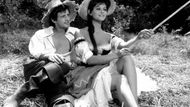 Claudia Cardinalová a Jean-Paul Belmondo ve filmu Cartouche (1962).