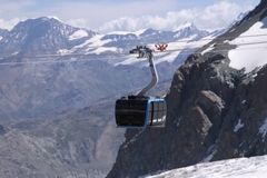 Itálii a Švýcarsko spojuje nová lanovka, je z ní vidět Matterhorn ze tří stran