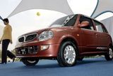 Další zemi, které se moderátor znelíbil, byla Malajsie. Tamní automobil Perodua Kelisa označil za nejhorší na světě. Řekl také, že byl vyroben "lidmi z džungle, kteří nosí místo bot listy". (duben 2007)