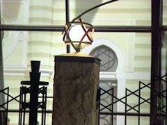 Řáděním násilníka, který zranil sedm lidí, zasáhlo nedávno i jednu z moskevských synagog.