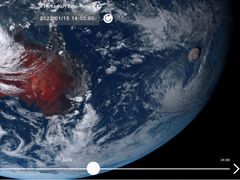 Obrovský výbuch podmořské sopky Hunga Tonga-Hunga Ha’apai ze satelitních snímků.