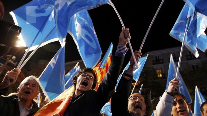 V listopadových volbách ve Španělsku drtivě vyhrála pravicová Lidová strana.