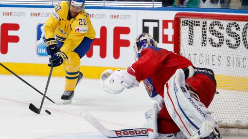 Sweden's Joel Lundqvist (L) challenges goalie Alexander Salak of the Czech Republic (R) reacts during the first period of their men's ice hockey World Championship bronze