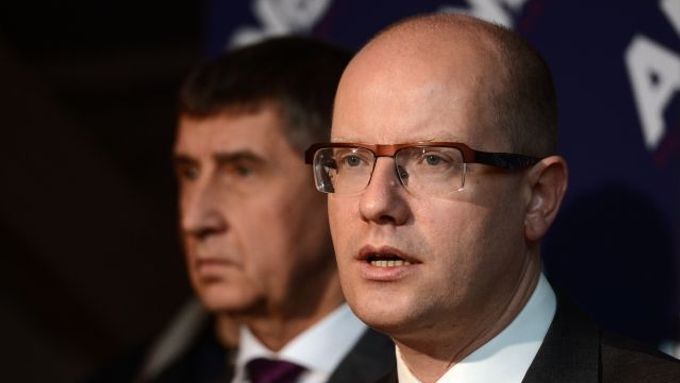 Lídři ČSSD a hnutí Ano Bohuslav Sobotka a Andrej Babiš oznamují první dohodu na rozdělní moci po předčasných volbách.