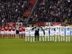 Fotbalisté Zenitu Petrohrad a Spartaku Moskva drželi před nedělním vzájemným zápasem minutu ticha za oběti pátečního výbuchu.