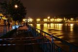 Praha, noční čekání na kulminaci Vltavy: Na Františku