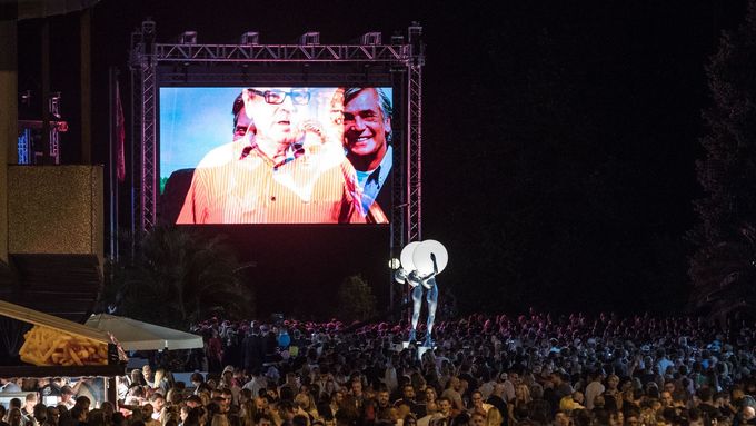 Letošní ročník festivalu připomíná nedávno zesnulého režiséra Miloše Formana.