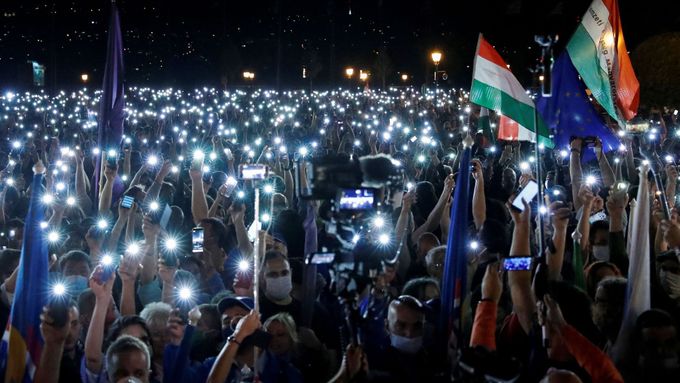 Demonstrace na podporu svobody médií v Budapešti v roce 2020.