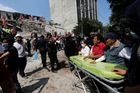Přes 200 obětí, ve zřícené škole zemřely desítky dětí. Silné zemětřesení uvrhlo Mexiko do chaosu