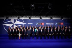 Zeman: Na summitu NATO jsem hovořil o nutnosti obnovení dialogu s Ruskem