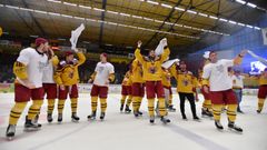 Oslavy na ledě? Jen začátek, Jihlavu zboříme, jásá Dukla. Vary od ní velkou pomoc nečekají