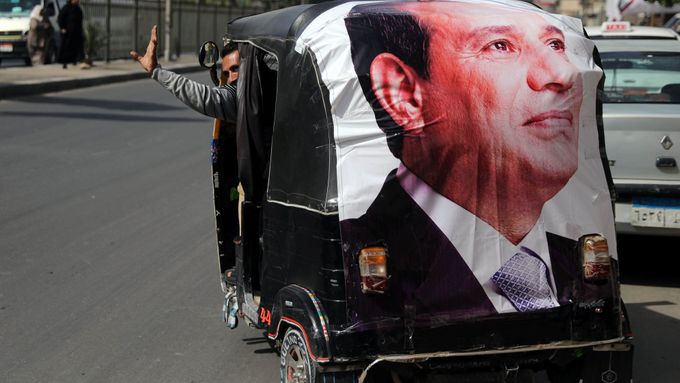 Prezidentské volby v Egyptě, na plakátu prezident Abdal Fattáh Sísí.