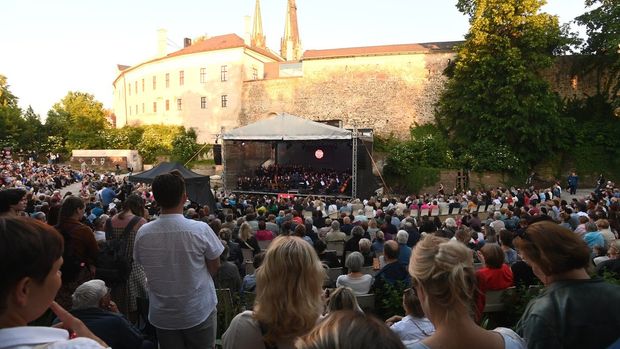Koncert proti sloučení filharmonie s divadlem v Olomouci podpořilo na 2500 lidí