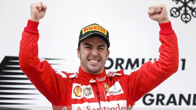 Fernando Alonso v Číně oslavil první triumf v letošní sezoně.