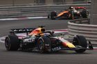 Klíčový závod F1 obrazem: Verstappen si před McLareny drží náskok