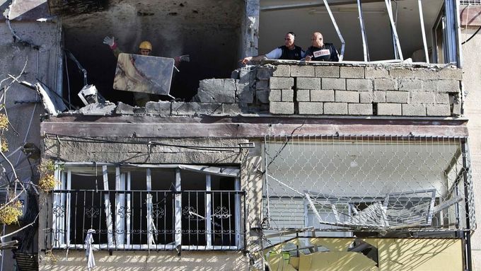Izraelský dům, který zasáhly rakety Hamásu. Zemřeli v něm tři lidé.