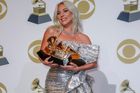 Módní policie z předávání Grammy: Zběsilou extravaganci vystřídala uhlazenost