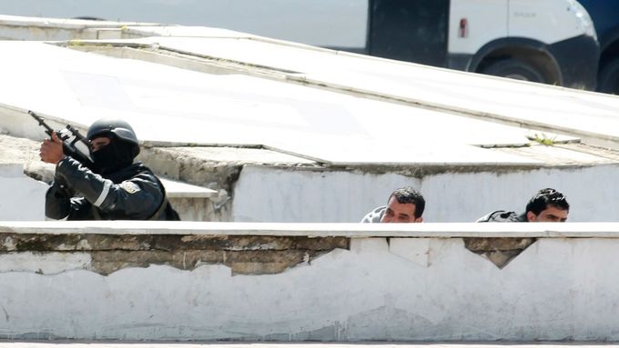 Přepadení musea Bardo v Tunisu. Odstřelovač.