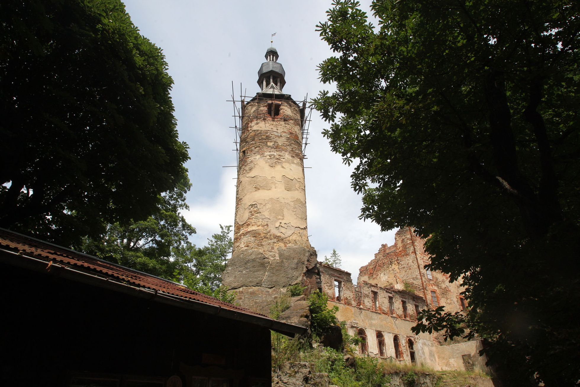 Opravy hradu Hartenberg