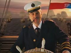 Kapitán Karel Schwarzenberg kormidluje TOP 09 do sněmovny v předvolebním spotu.