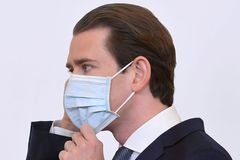 Rakouský kancléř Kurz oznámil, že ho vyšetřují kvůli korupční aféře
