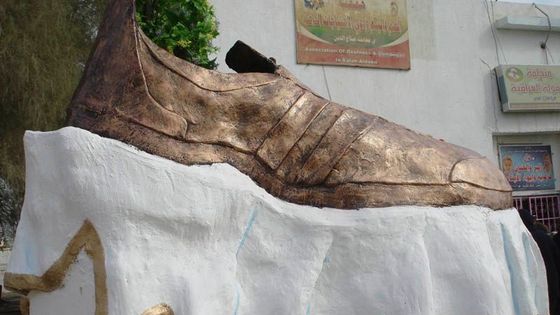 Útok na Bushe v Iráku připomíná dvoumetrová bota