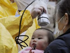 Testování dítěte na radiaci v prefektuře Fukušima