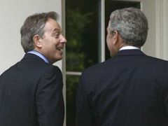 Blair odešel z vysoké politiky letos, Bushe to čeká v lednu 2009.