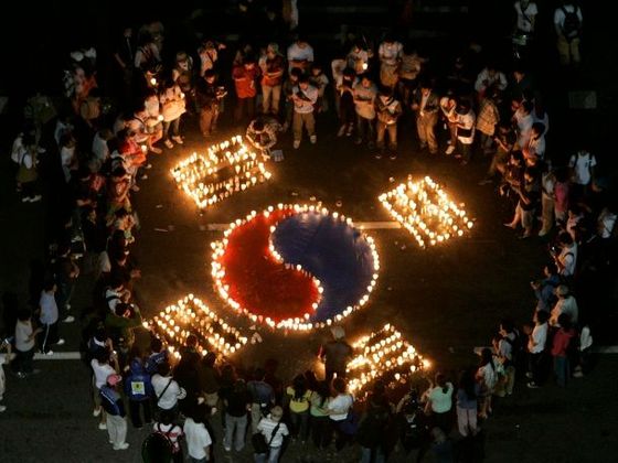 Souvislosti: Jihokorejská vlajka ze svíček