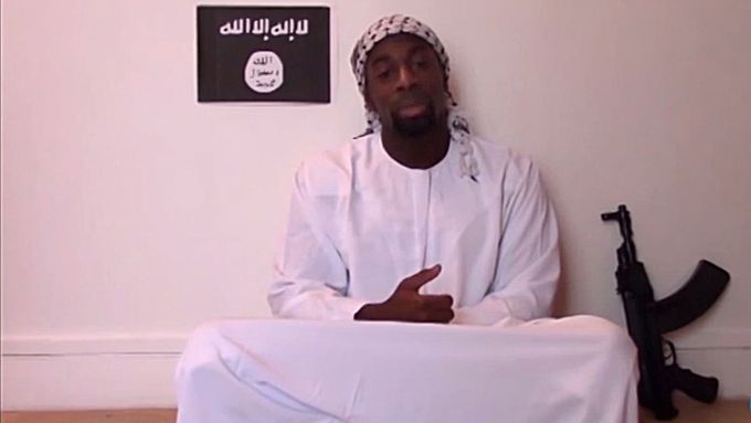 Amedy Coulibaly na videozáznamu, který se na internetu objevil po jeho smrti.
