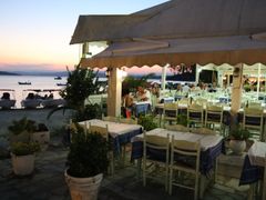 Řecké restaurace mají neopakovatelnou atmosféru.